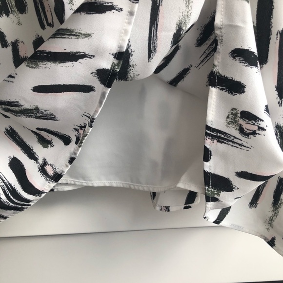 Reitman’s black and white print, hints of light pink, sleeveless blouse, size 3x - Picture 3 of 7